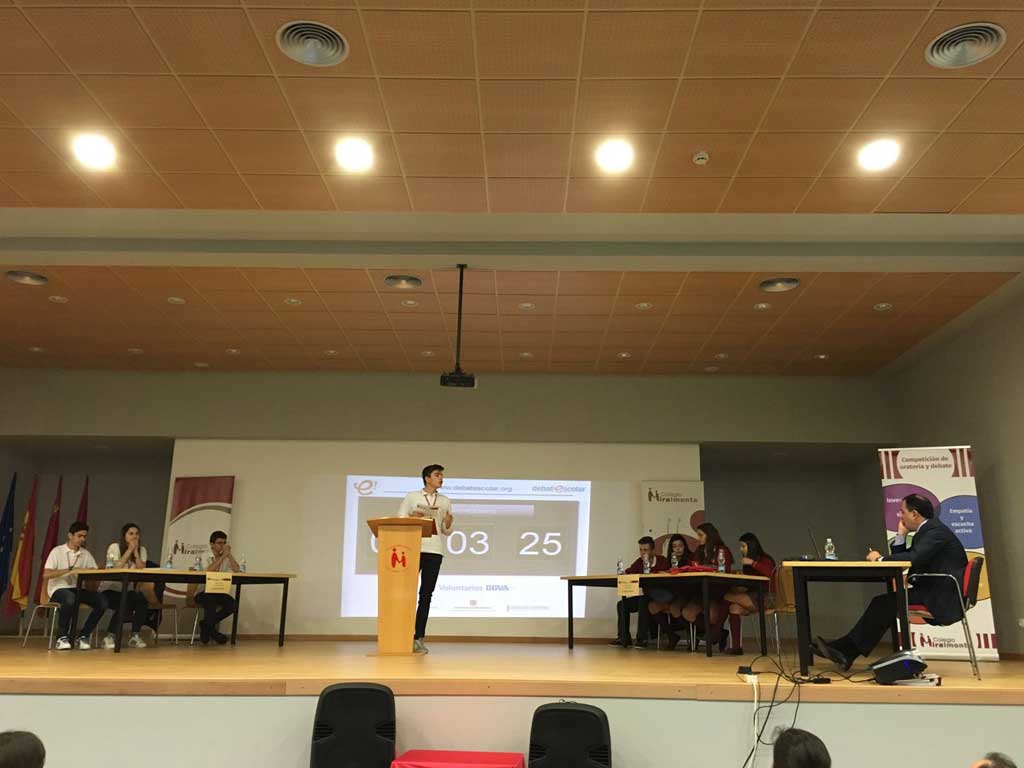 debate-03