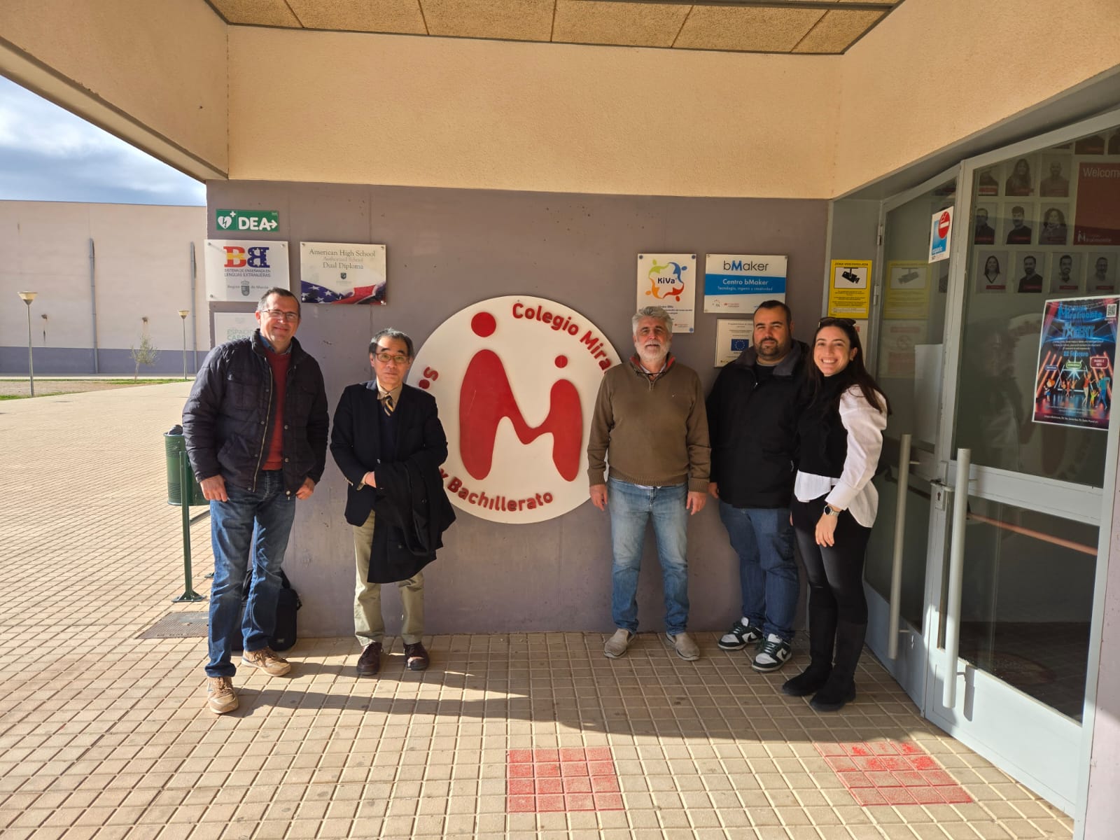 Satoshi Tsuji profesor embajador Kanto International Senior High School en Miralmonte