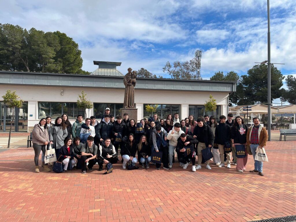 Alumnos Bachillerato Miralmonte visitan UCAM Cartagena
