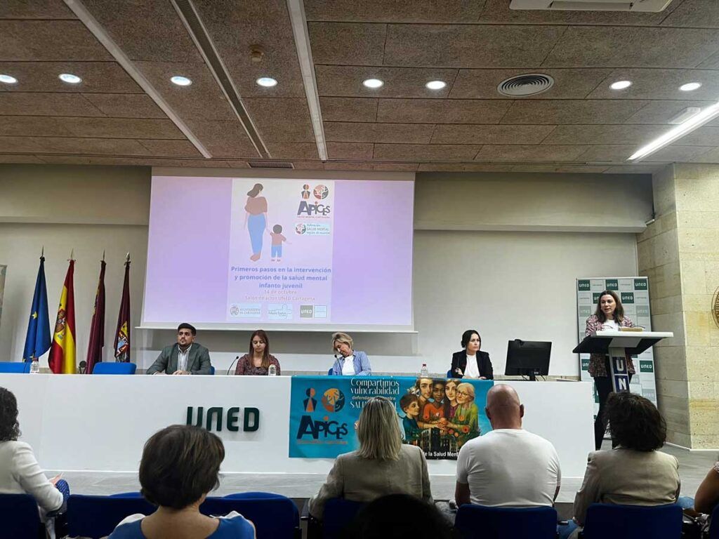 Conferencia APICES en UNED con Miralmonte