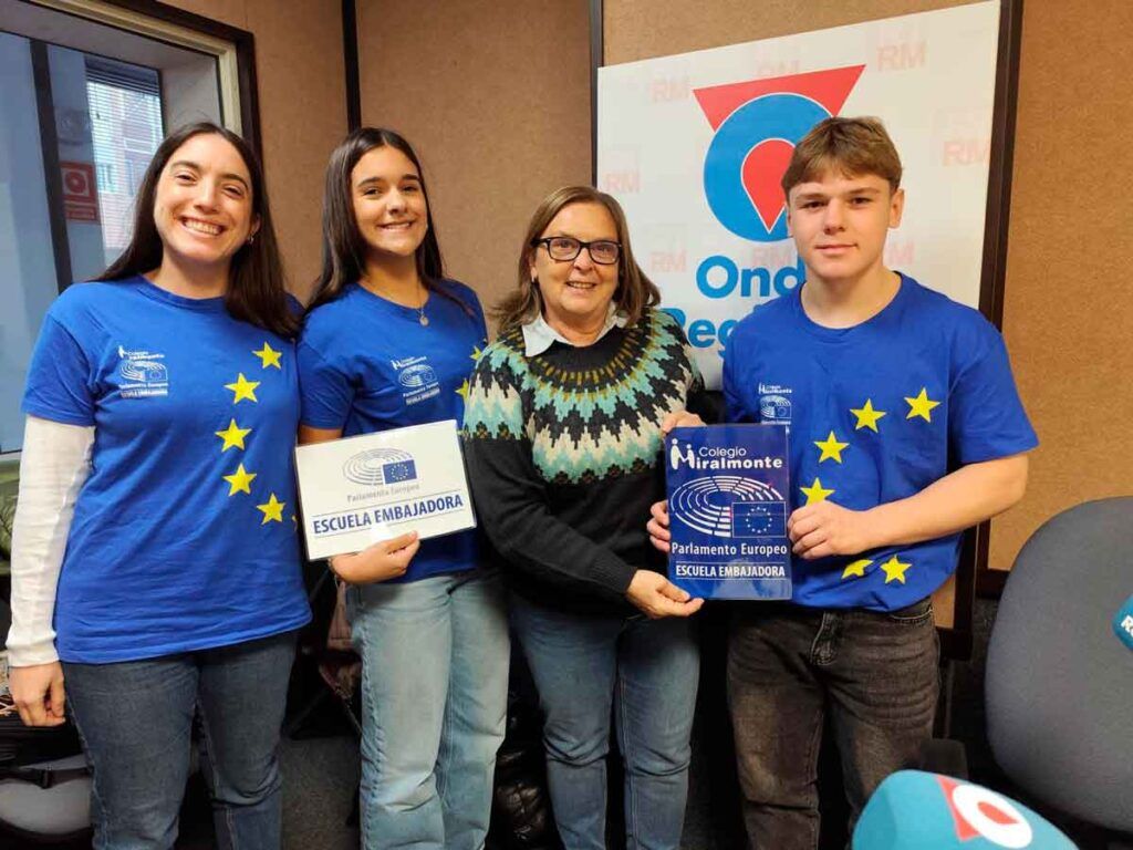 Embajadores junior de Miralmonte participan en Onda Regional Murcia con Teresa Allepuz Embajadores junior de Miralmonte participan en Onda Regional Murcia con Teresa Allepuz